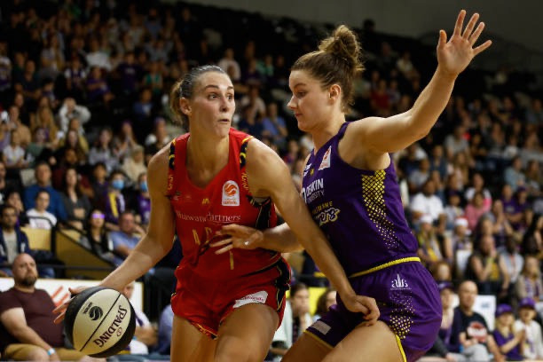 Melbourne Boomers outscore Adelaide Lightning in thrilling 106-100 victory at State Basketball Centre