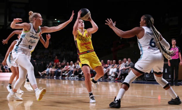 The Southside Flyers emerged victorious in a thrilling WNBL battle against the Adelaide Lightning, edging them out with a final score of 73-72