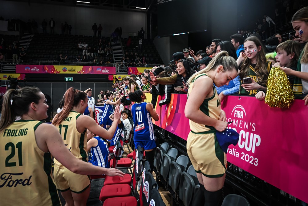 Australian women's basketball team celebrating the victory over the Philippines with their home crowds Link: https://www.fiba.basketball/api/img/graphic/1a15998e-2a90-4f8f-9d6c-1aab4bfbde22/1000/1000?mt=.jpg