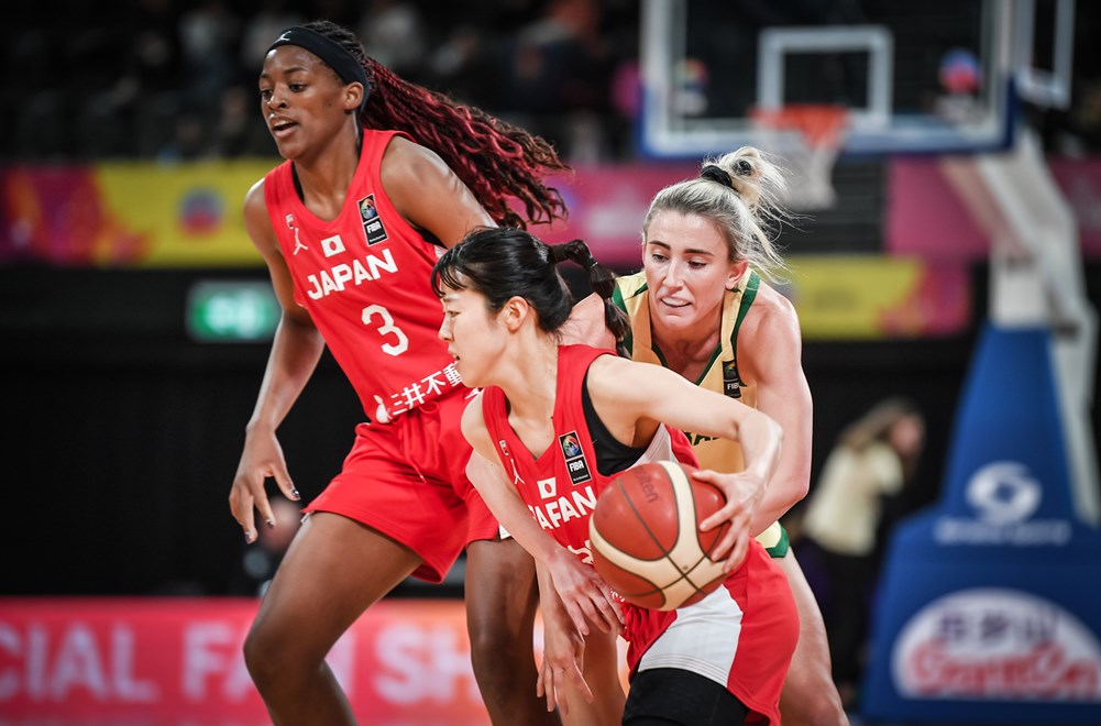 Mai Yamamoto's determination to score against Opals' defence. Australia vs Japan, Group B Fiba Women's Asia Cup 2023 Link: https://www.fiba.basketball/womensasiacup/2023/All-game-photos/#iset=0cd10016-0768-4cf7-bf3d-fdf0a2ef1765&iid=29e7da5f-88ad-4269-a90f-d0cf8b4c2296