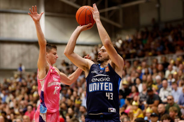 Chris Goulding in action against NZ Breakers Jan 12, 2024